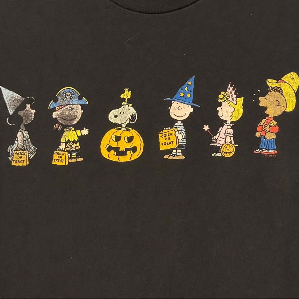Vintage Charlie Brown Snoopy & Peanuts Halloween Tee Shirt Great Pumpkin Size XS